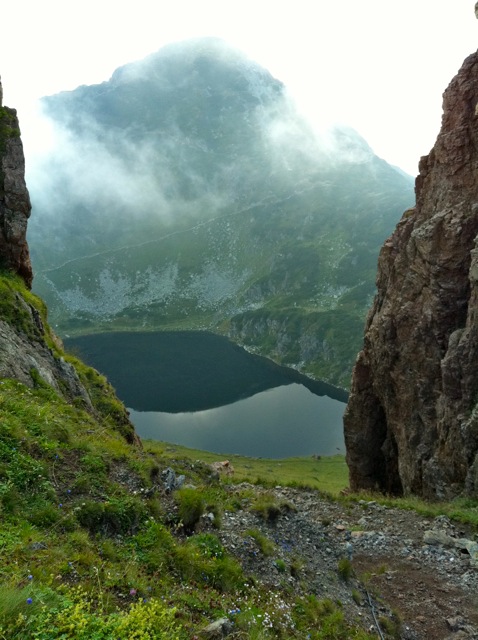 opposite summit is called "Henne" - unfortunately no reference