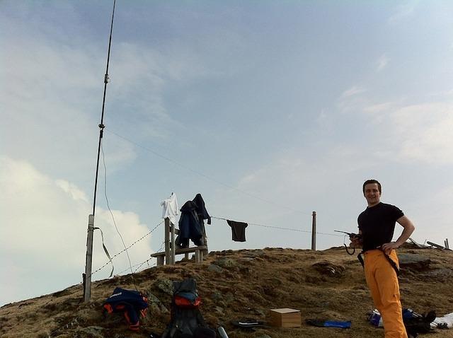 OE2WNL with buddistick vertical in the back